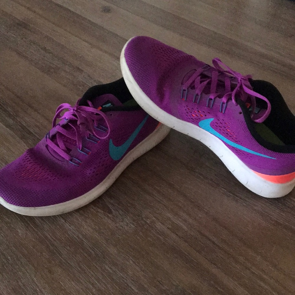 Nike tennis shoes